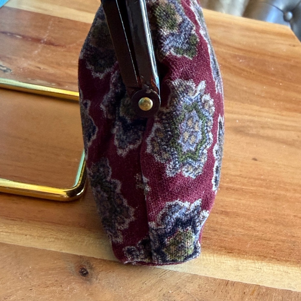 Vintage Floral Tapestry Italian Coin Purse w/Kiss-Lock Clasp - Picture 2 of 10